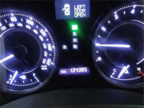 Used 2011 Lexus IS 250C image 19