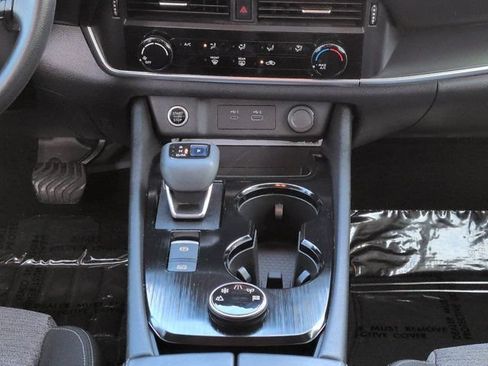 Used 2021 Nissan Rogue S AWD/4WD image 18