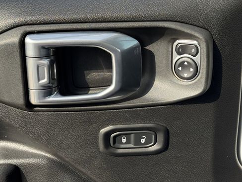 Used 2022 Jeep Wrangler Unlimited Sport image 24