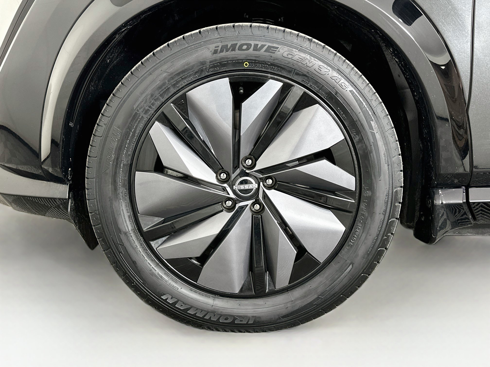 Used 2023 Nissan Ariya AWD image 11