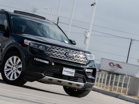 Used 2020 Ford Explorer Limited w/ Class III Trailer Tow Package image 5