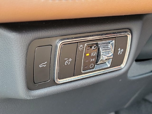 Used 2023 Lincoln Aviator Reserve w/ Elements Package Plus AWD/4WD image 11