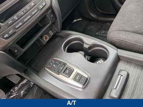 Used 2021 Honda Pilot EX image 19