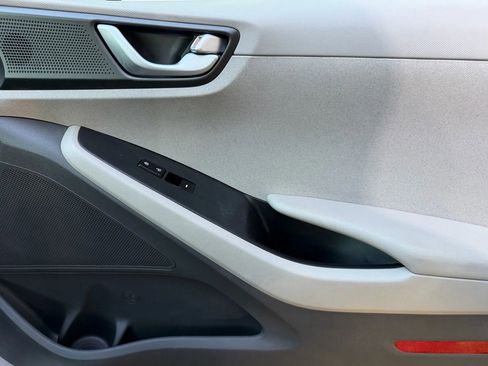 Used 2017 Hyundai Ioniq SEL image 15