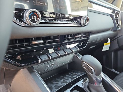 New 2026 GMC Canyon Elevation w/ Convenience Package image 16