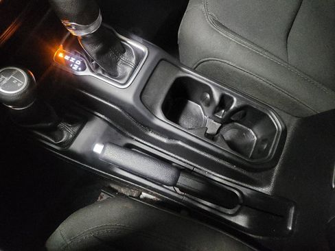Used 2019 Jeep Wrangler Unlimited Sport S AWD/4WD image 26