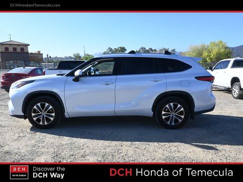 Used 2022 Toyota Highlander XLE FWD image 4