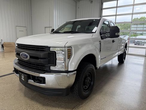 Used 2018 Ford F250 XL w/ Power Equipment Group AWD/4WD image 8