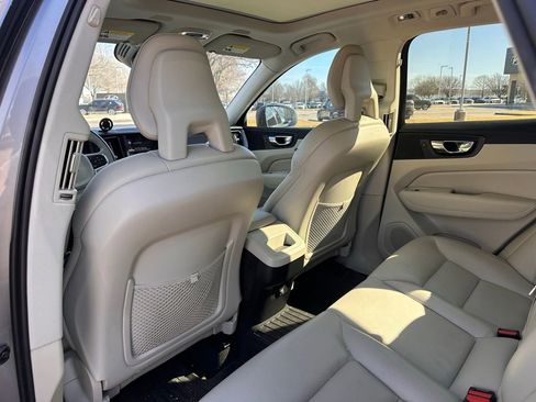 Used 2018 Volvo XC60 T5 Momentum w/ Convenience Package image 17