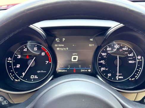 Used 2018 Alfa Romeo Giulia Ti w/ Quick Order Package 22Z Lusso image 27