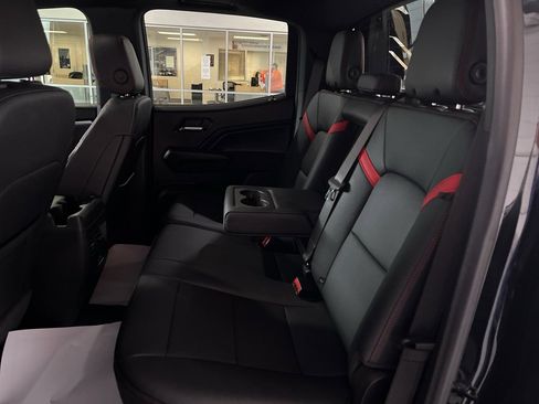 Used 2025 Chevrolet Colorado Z71 w/ Midnight Edition image 13