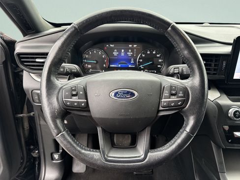Used 2020 Ford Explorer XLT w/ Comfort Package AWD/4WD image 12