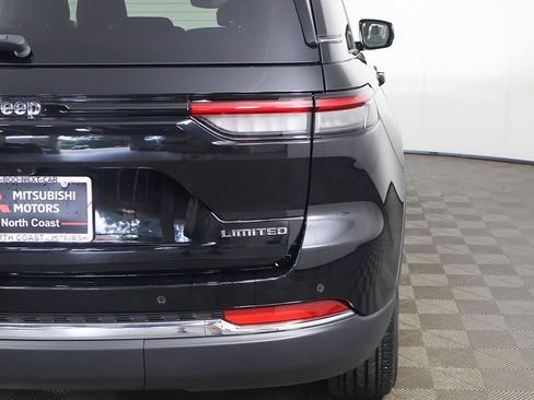 Used 2023 Jeep Grand Cherokee Limited AWD/4WD image 18