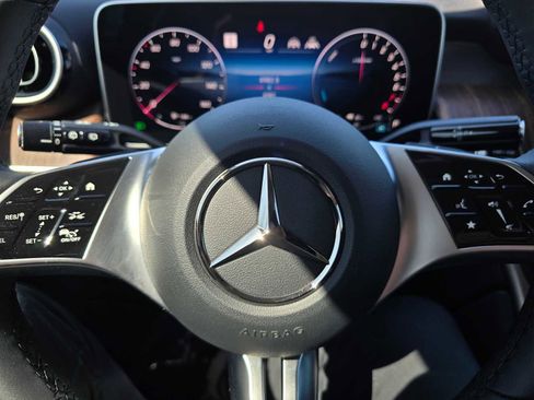 Used 2025 Mercedes-Benz GLC 350e 4MATIC image 24