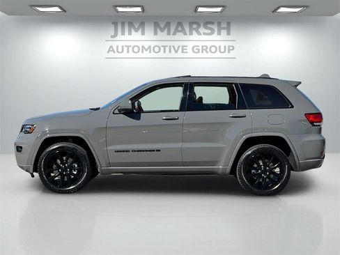 Used 2022 Jeep Grand Cherokee Laredo X image 3