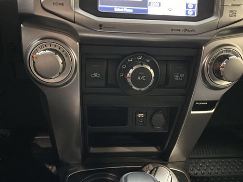 Used 2018 Toyota 4Runner SR5 AWD/4WD image 27