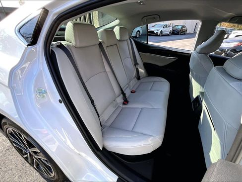 Used 2025 Toyota Camry XLE image 19