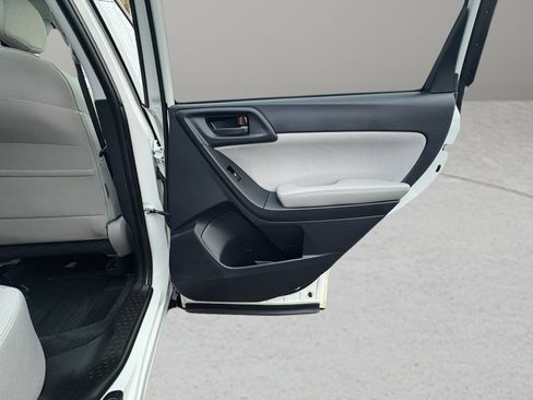 Used 2016 Subaru Forester 2.5i Premium image 41