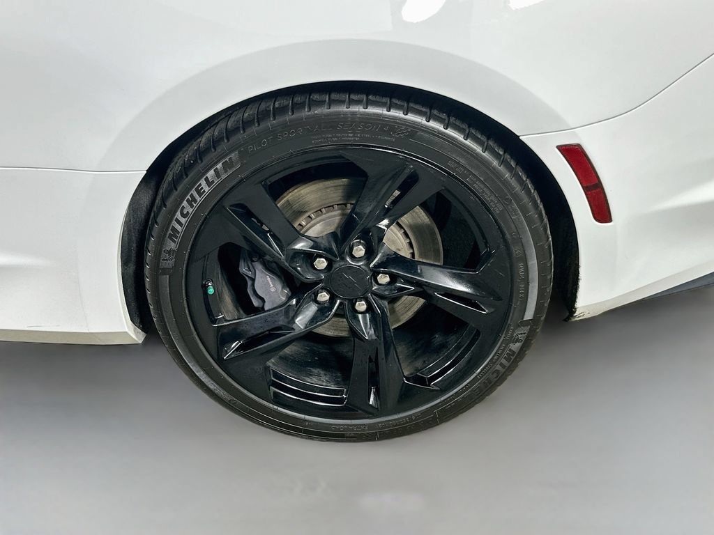 Used 2019 Chevrolet Camaro SS RWD image 8
