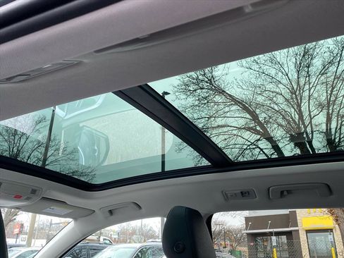 Used 2025 Volkswagen Taos SE image 21