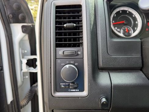 Used 2022 RAM 1500 Tradesman w/ Chrome Appearance Group image 10