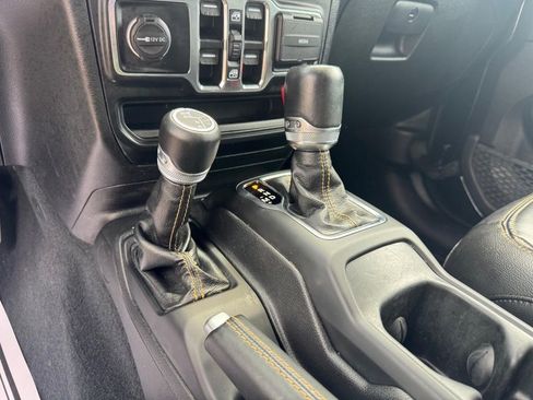Used 2022 Jeep Wrangler Unlimited Sahara AWD/4WD image 28