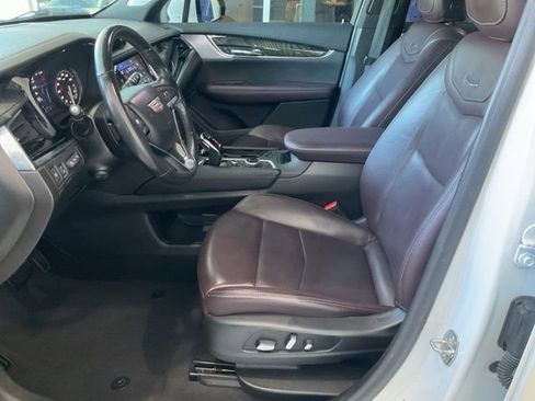 Used 2021 Cadillac XT6 Premium Luxury AWD/4WD image 3