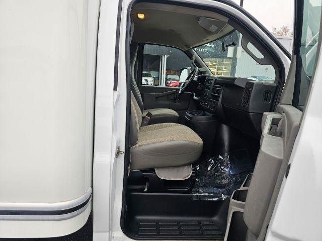Used 2022 GMC Savana 4500 w/ Power Convenience Package RWD image 25