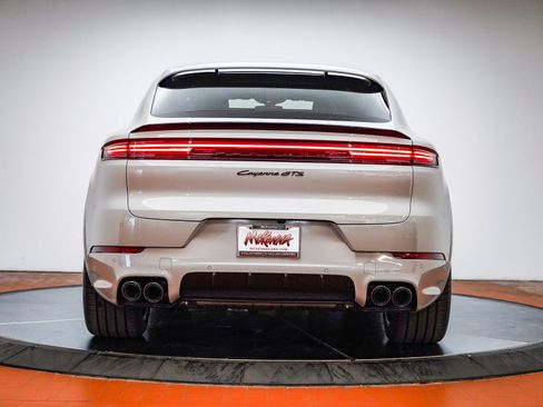 Used 2025 Porsche Cayenne GTS image 10