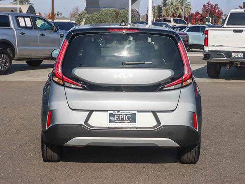 Used 2023 Kia Soul LX w/ LX Technology Package image 3