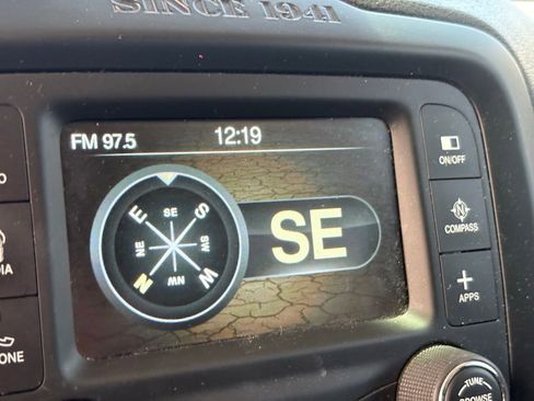 Used 2017 Jeep Renegade Latitude FWD image 13