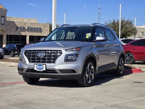 Certified 2025 Hyundai Venue SEL image 3