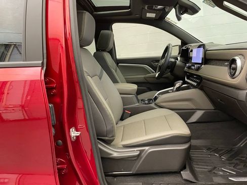 Used 2026 Chevrolet Colorado ZR2 w/ Technology Package AWD/4WD image 30