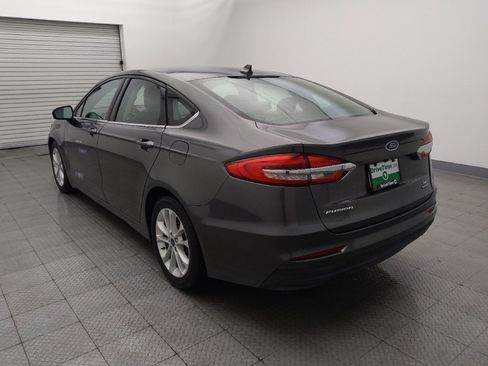 Used 2020 Ford Fusion SE FWD image 5
