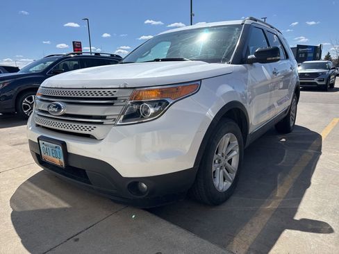 Used 2013 Ford Explorer XLT AWD/4WD image 3