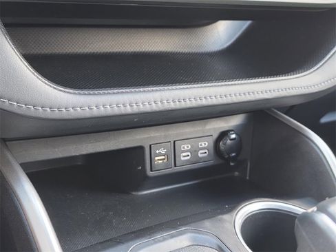 Used 2023 Toyota Highlander LE image 23