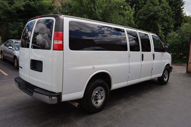 Used 2018 Chevrolet Express 3500 LT w/ LT Preferred Equipment Group RWD image 7