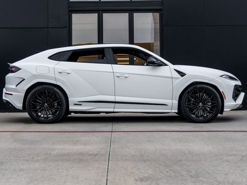 Used 2025 Lamborghini Urus SE image 10