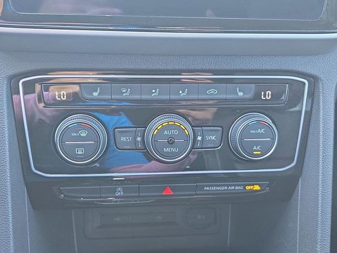 Used 2023 Volkswagen Atlas SE image 24