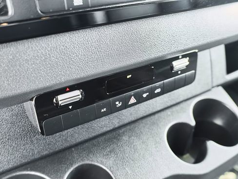 Used 2025 Mercedes-Benz Sprinter 2500 image 28