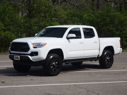 Used 2022 Toyota Tacoma SR AWD/4WD image 20
