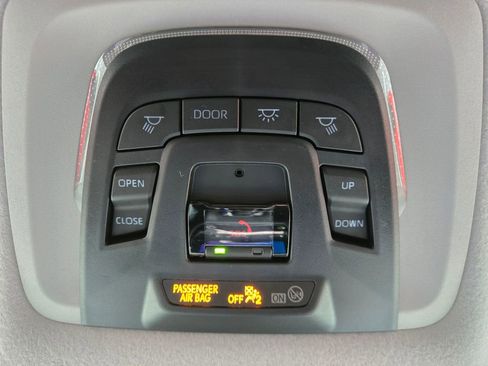 Used 2024 Toyota Corolla Cross XLE image 21