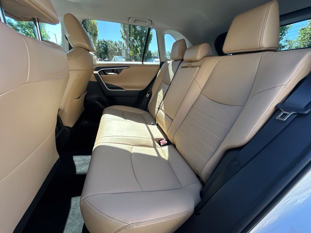 Used 2019 Toyota RAV4 Limited w/ Cold Weather Package AWD/4WD image 18