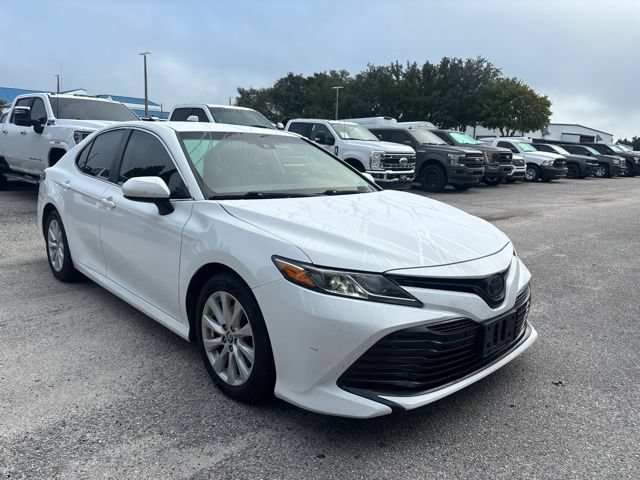 Used 2020 Toyota Camry LE FWD image 3