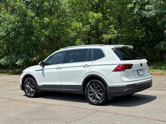 Used 2022 Volkswagen Tiguan SE FWD image 3