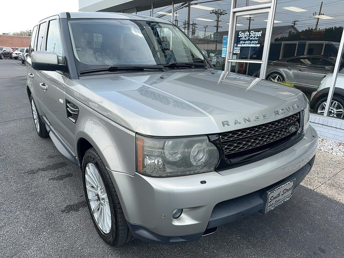 Used 2012 Land Rover Range Rover Sport HSE AWD/4WD image 2