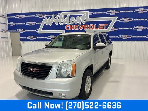 Used 2010 GMC Yukon XL SLT w/ SLT-2 Equipment Package AWD/4WD image 1