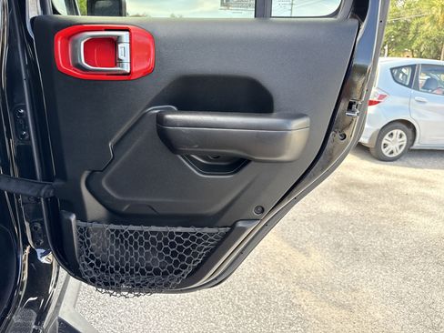 Used 2018 Jeep Wrangler Unlimited Sport S image 27