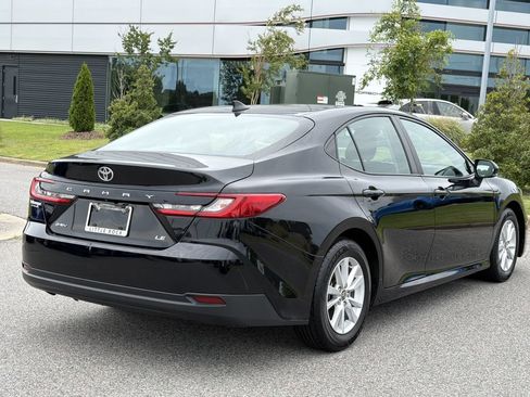 Used 2025 Toyota Camry LE FWD image 5