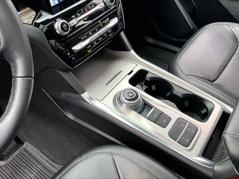 Used 2023 Ford Explorer Limited w/ Limited Technology Package image 16